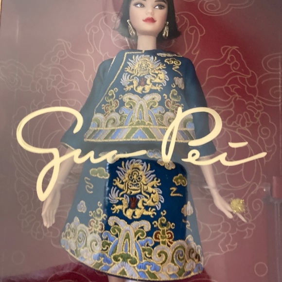 Guo Pei Barbie - Picture 3 of 3